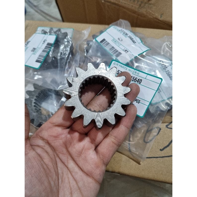 Nhông hộp số 15R-24T máy gặt DC93, DC105 (5T106-1564)