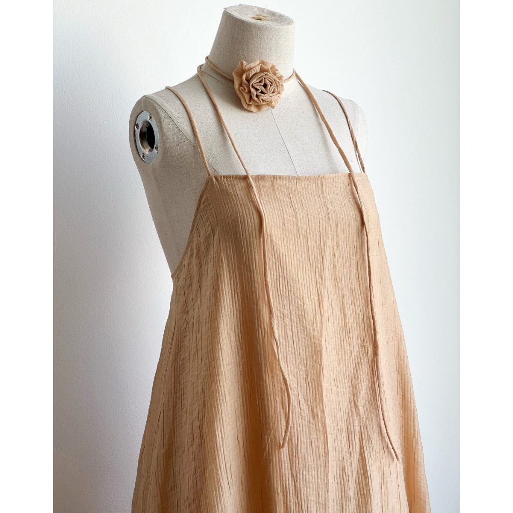KIOBI – Đầm Dahlia (TẶNG KÈM HOA) form maxi mùa hè, 2 dây dáng dài rộng, tùng xòe lai bèo, vải tơ gân be - KID233169B