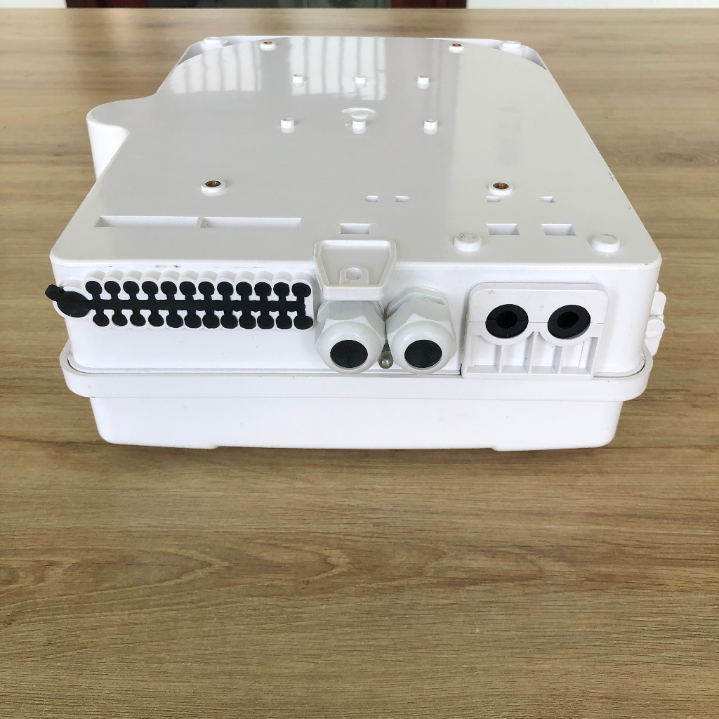 1 cái ODF quang 16FO /24FO  outdoor FTTH nhựa composit 24 ngõ ra TB+4 ngõ ốc siết cáp