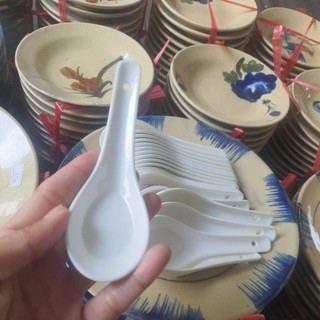 Muỗng sứ trắng