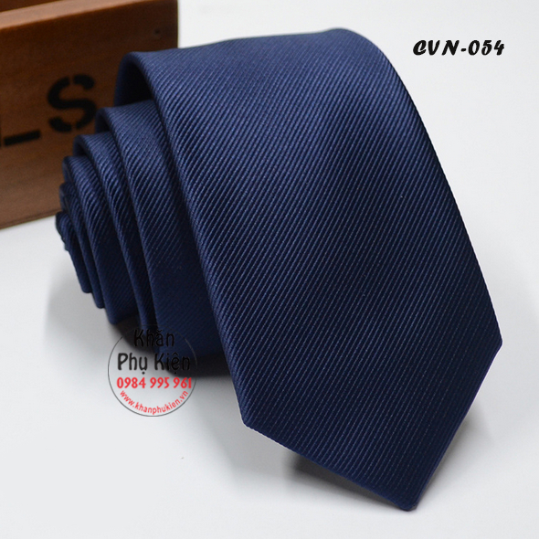 Cà Vạt Nam Trơn Màu Xanh Đen Sọc Gân