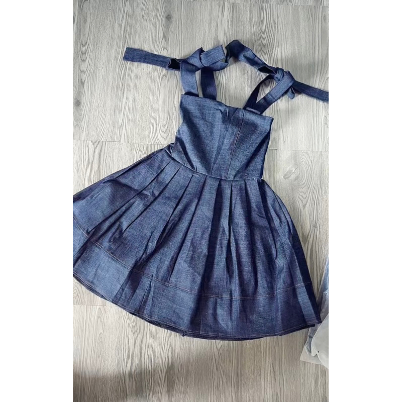 ĐẦM JEAN DÂY CỘT VAI