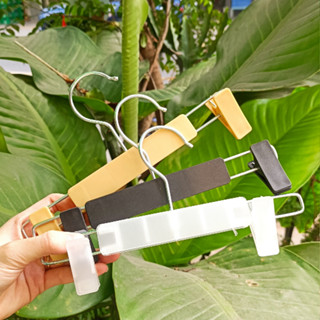 (COMBO 10 CÁI) Móc kẹp quần trẻ em nhựa trắng/vàng/đen giá rẻ