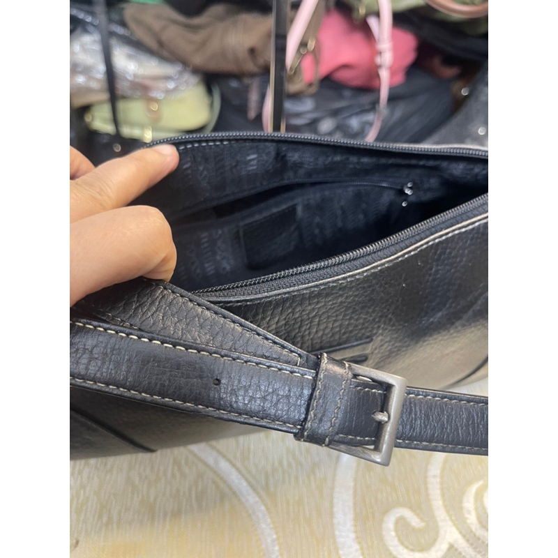 Túi đeo vai xinh hịn lại hàng hịu nữa chứ