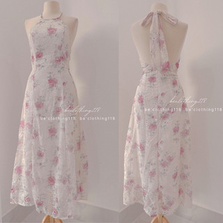 Đầm maxi hoa thêu nổi cổ yếm