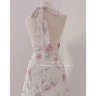Đầm maxi hoa thêu nổi cổ yếm