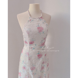 Đầm maxi hoa thêu nổi cổ yếm