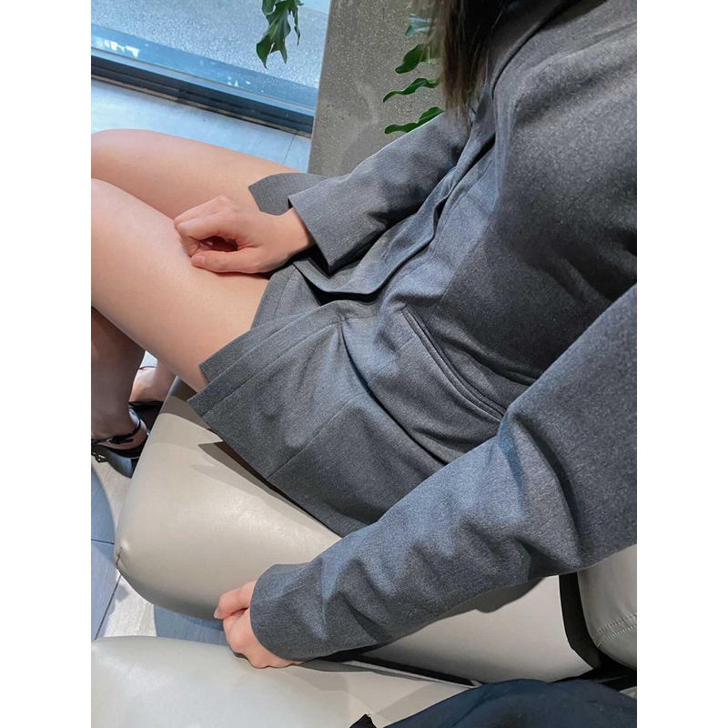 Set xám blazer và chân váy Phoebe