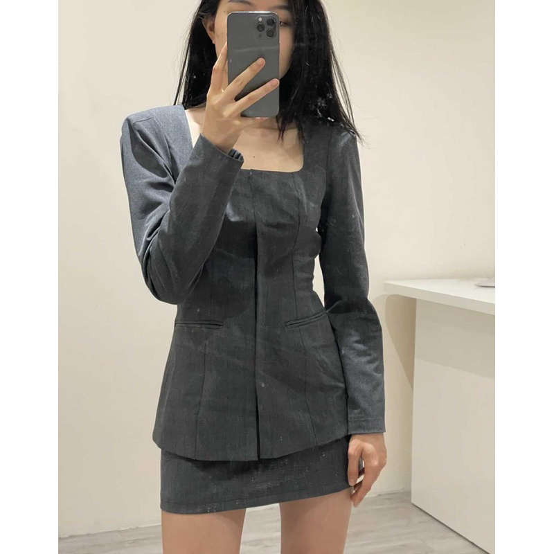 Set xám blazer và chân váy Phoebe