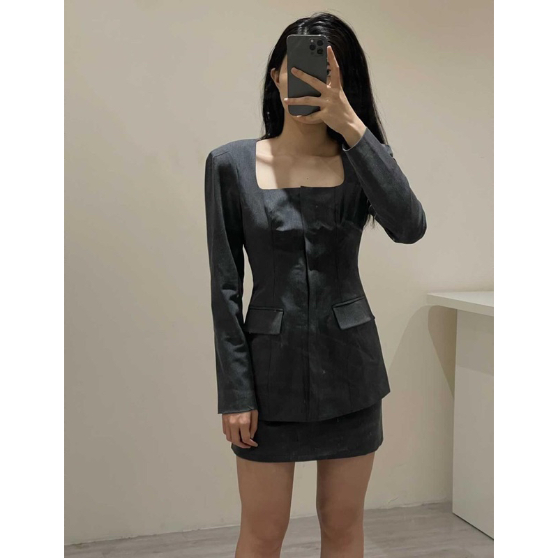 Set xám blazer và chân váy Phoebe