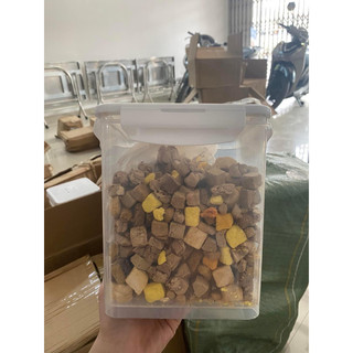Hộp thức ăn sấy khô cho thú cưng 670g