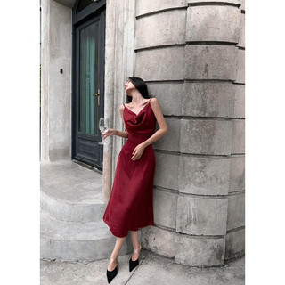 Váy lụa tằm hai dây hở lưng quyến rũ