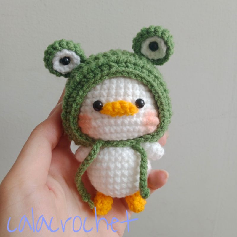 Móc khoá vịt con đội mũ ếch handmade bằng len, dệt kim, đan tay, làm quà tặng trang trí đáng yêu