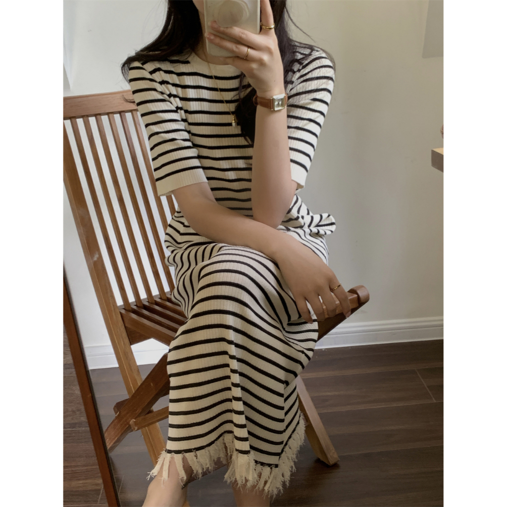 (ORDER) Váy thun kẻ sọc ngang đen trắng suông dài phối tua rua sang trọng thanh lịch Hàn Quốc (hàng QCL1)