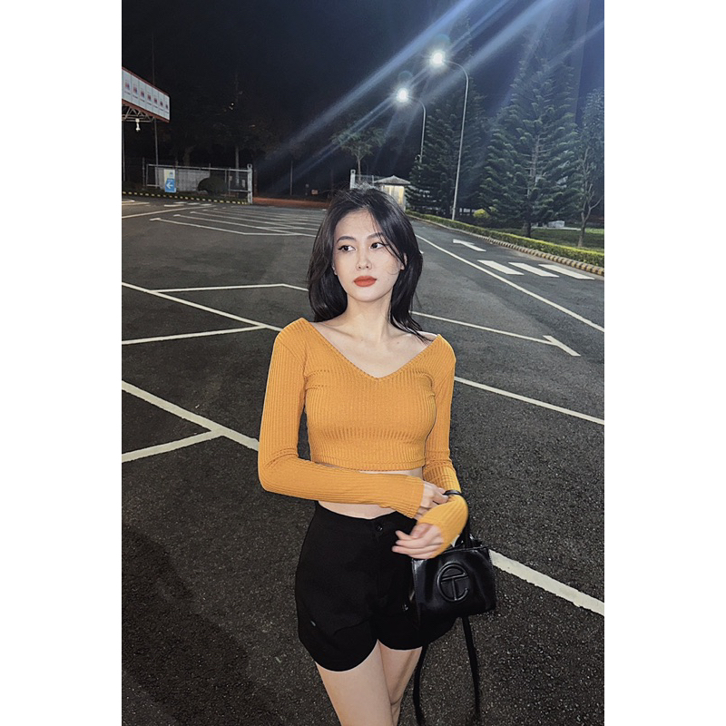 Áo Thun Croptop Tay Dài Cổ Tim Siêu Xinh