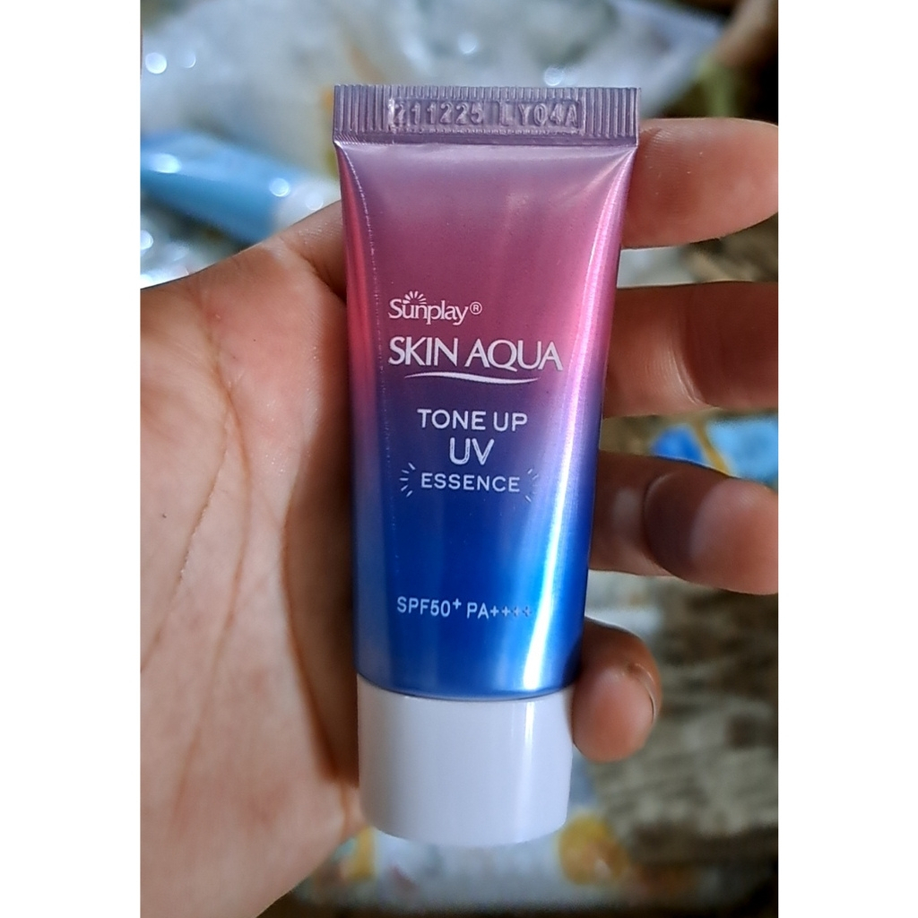 Tinh chất chống nắng Skin Aqua Tone Up UV Essence SPF 50+ PA++++ mini 7g