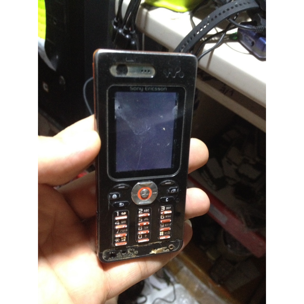 Xác SONY Ericsson W880i lên lỗi màn như hình, không bin, không nắp, không tét gì thêm