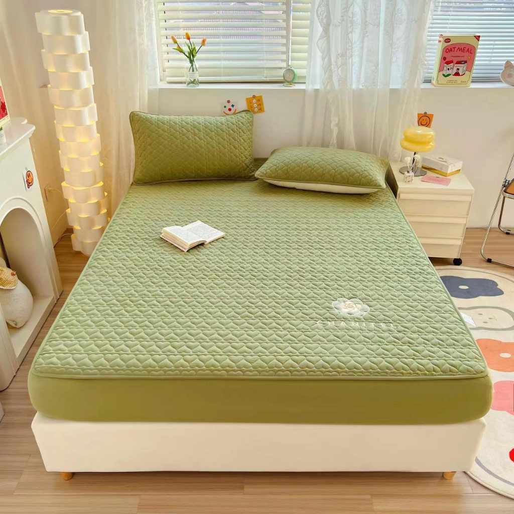 Ga gối cotton trần tim thêu hoa trà Camellia kháng khuẩn ,an toàn với mọi loại da