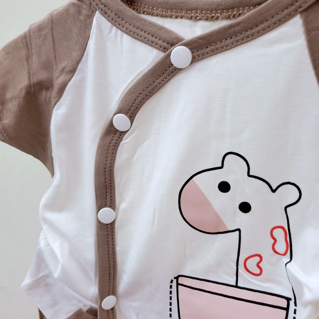 Bộ quần áo cộc tay sơ sinh mùa hè cúc cài lệch vải thun lạnh hình hươu Kwoo bé trai bé gái
