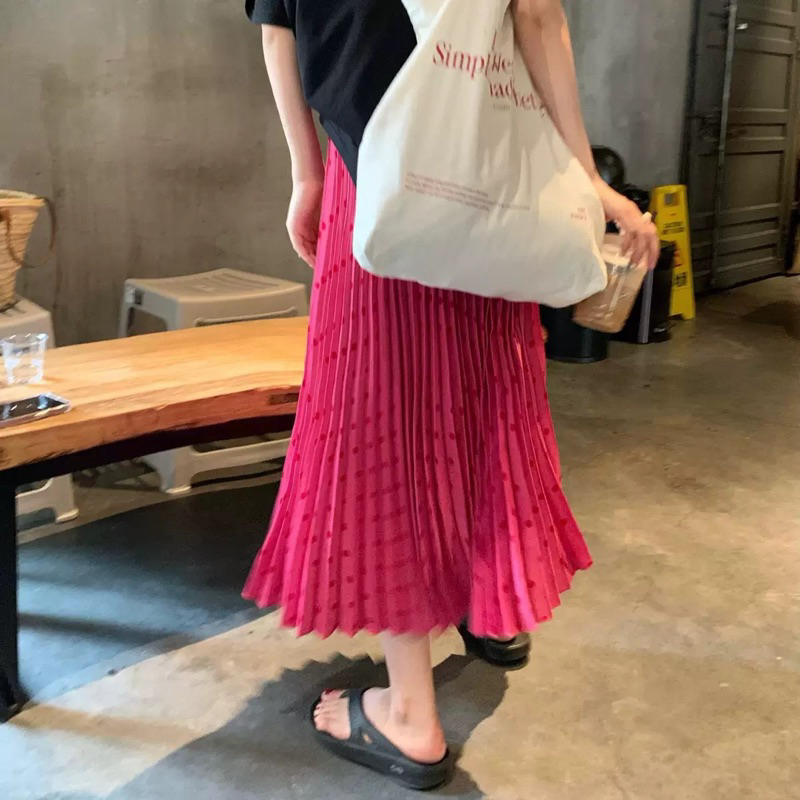 Chân váy xếp ly hồng