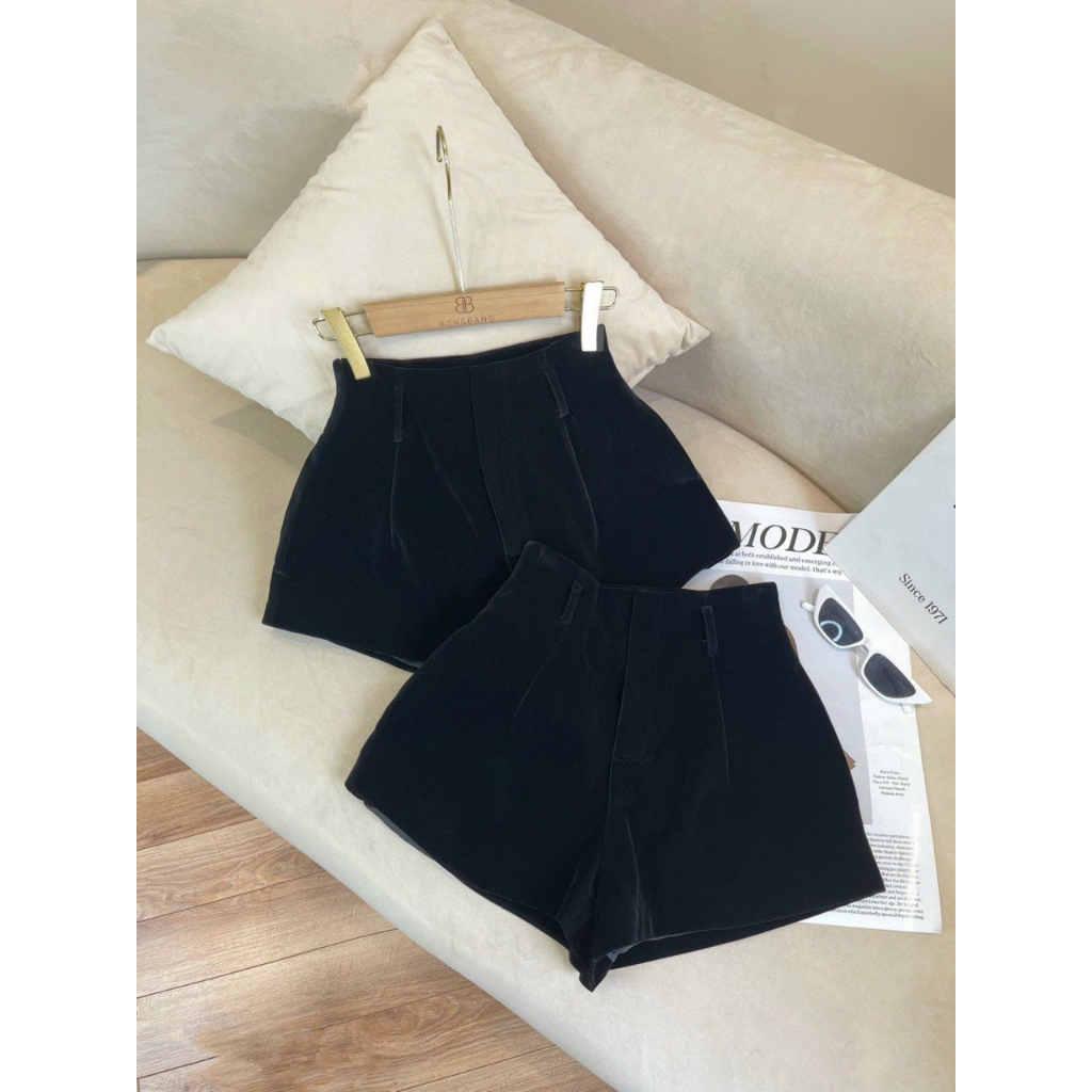 Quần Short Nhung Cạp Cao Ống Rộng Khóa Sườn Màu Đen MILASU_465