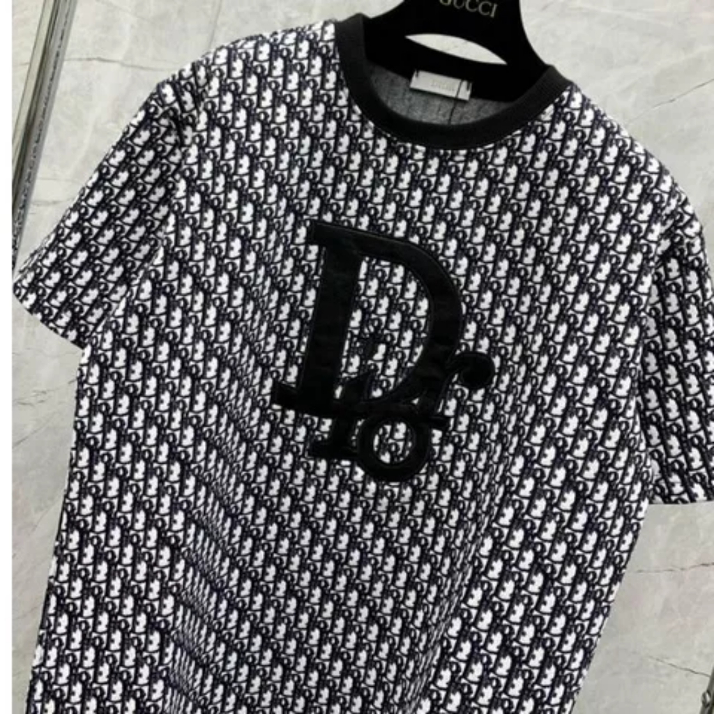 Áo Thun Di Ơ in kín thân logo ngực chất cotton thoáng mát dáng rộng Nam Nữ