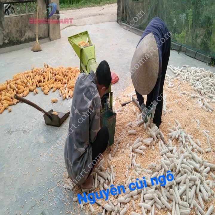 Máy tách hạt ngô mini gia đình loại nạp được nhiều bắp trong 1 lần
