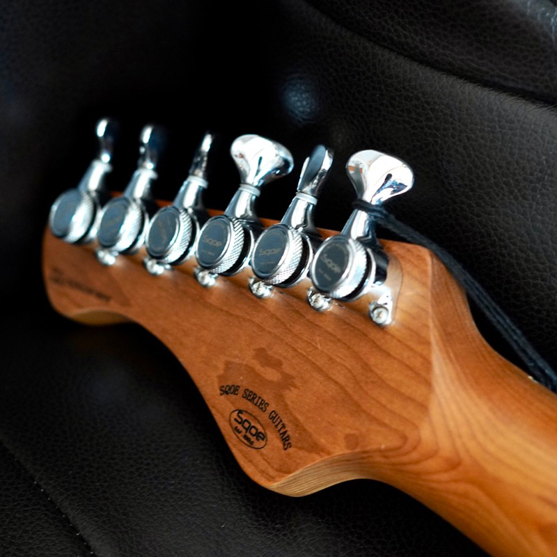 Guitar điện Sqoe SEIB900 có 3 màu