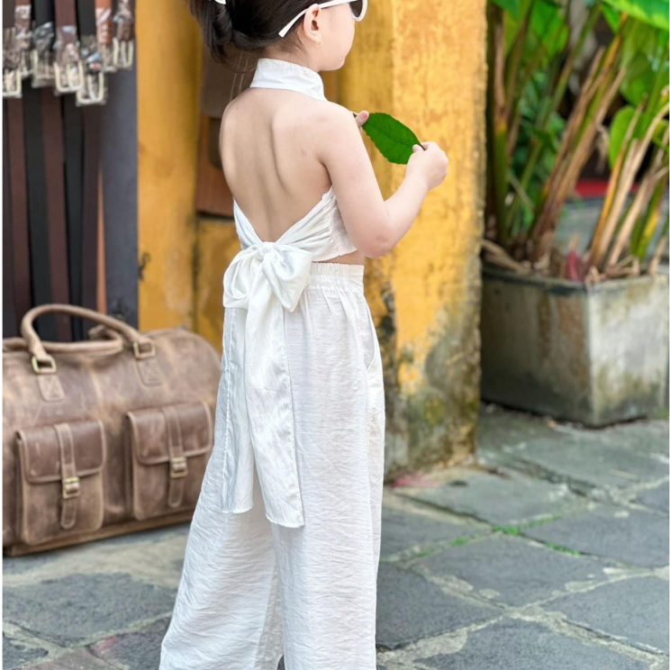 Sét bộ bé gái kiểu áo croptop quần ống suông chất đũi 10kg đến 20kg màu trắng