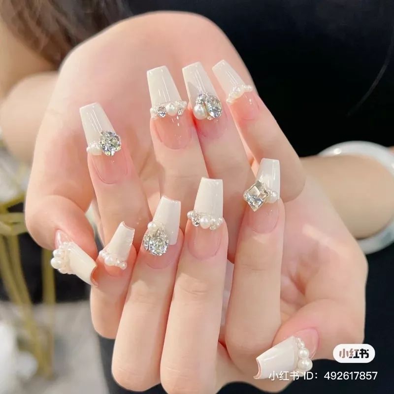 Nail box móng thiết kế đính đá cô dâu lấp lánh