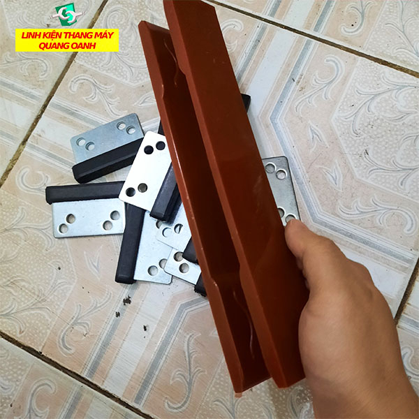 Má shoe thang máy rail T114 kích thước 230x16mm
