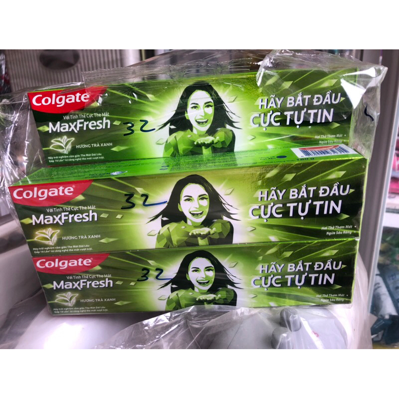 Kem đánh răng trà xanh Max Fresh và Doreen