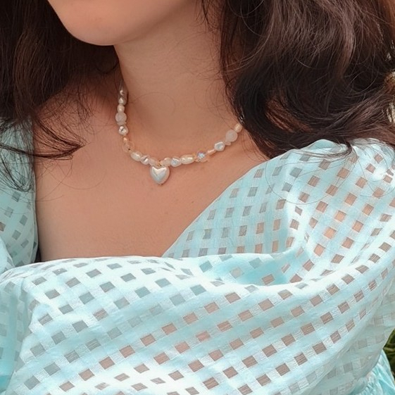 Vòng cổ LIEBE Almira phối hạt tone trắng cổ điển, sang trọng