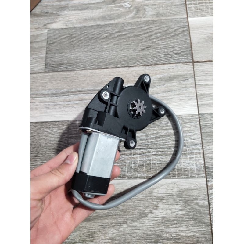 Mô tơ lên kính 153 chạy điện L R