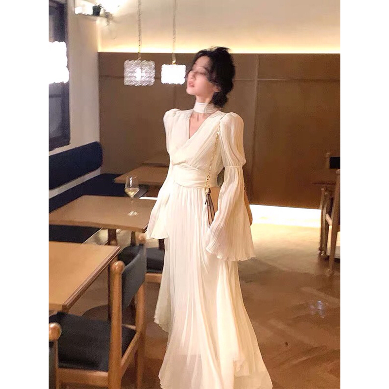 ĐẦM TAY LOE KHOÉT CỔ