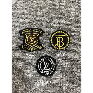 Sticker thêu là ủi bộ