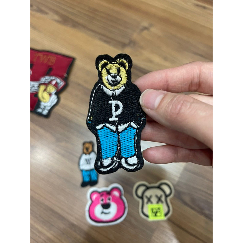 Sticker thêu là ủi bộ gấu