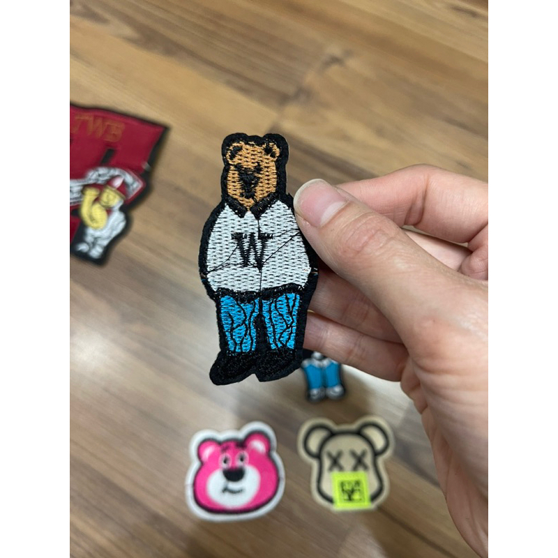 Sticker thêu là ủi bộ gấu