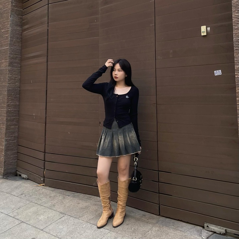 Áo thun croptop tay dài đính cườm OHOH