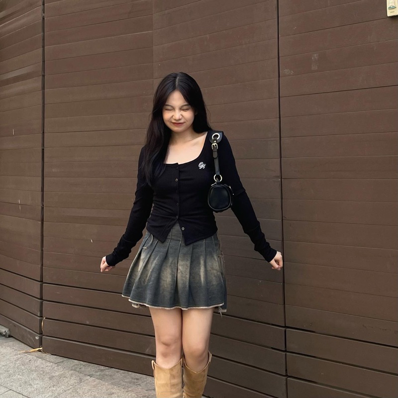 Áo thun croptop tay dài đính cườm OHOH