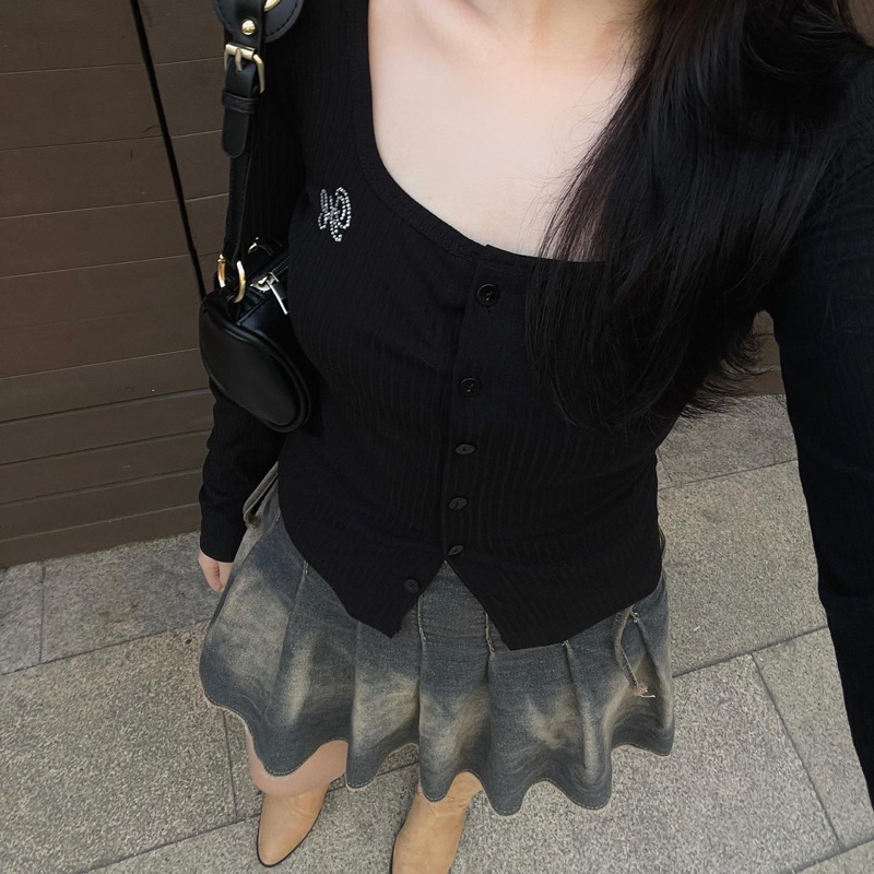 Áo thun croptop tay dài đính cườm OHOH