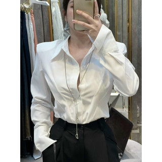 Áo sơ mi trắng chiết ly kèm dây chuyền đá - TKCC SheTP