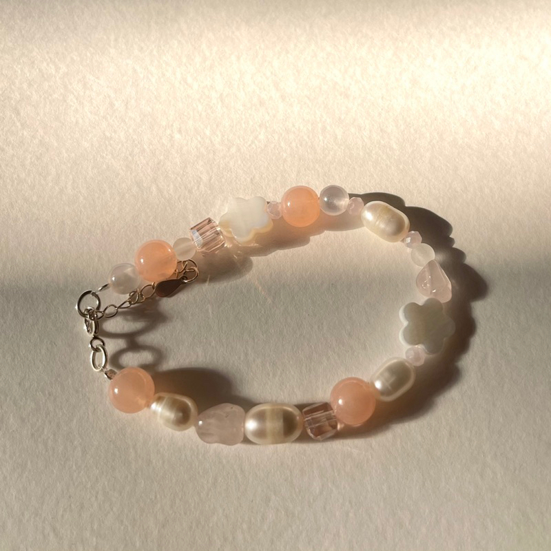 Vòng tay LIEBE màu pastel phối bông hoa dễ thương, nữ tính