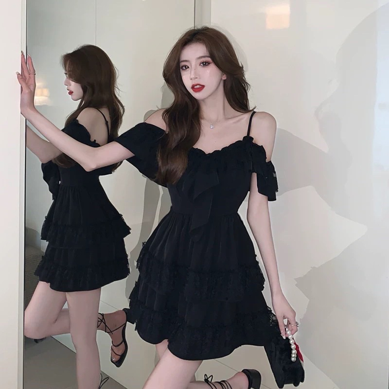 Đầm đen 2 dây trễ vai phối ren dáng ngắm
