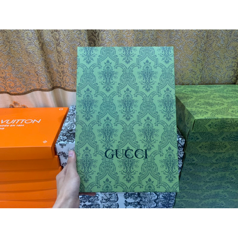 Hộp đựng áo GUCCI hoa