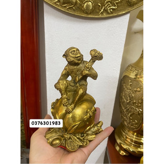 khỉ ngồi Đào cầm gậy như ý , linh vật phong thuỷ may mắn