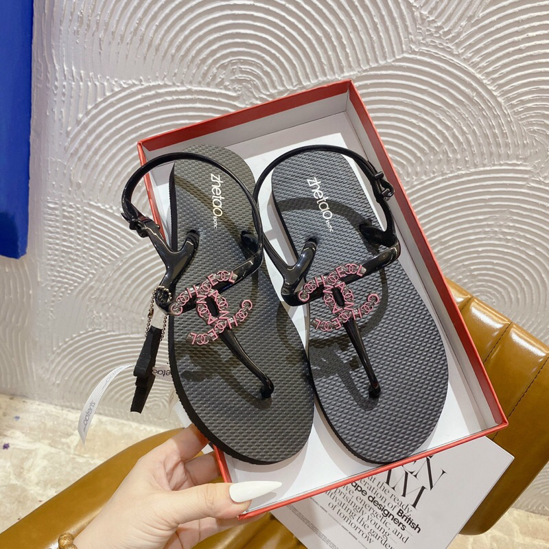 Giày xăng đan chuẩn