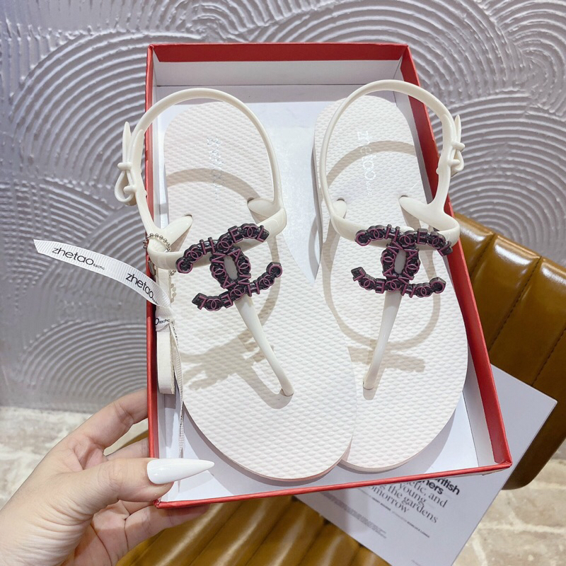 Giày xăng đan chuẩn