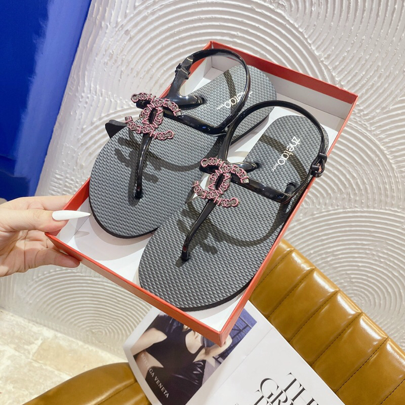 Giày xăng đan chuẩn