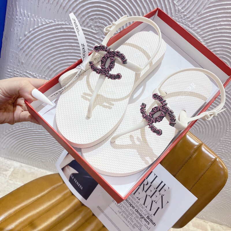 Giày xăng đan chuẩn